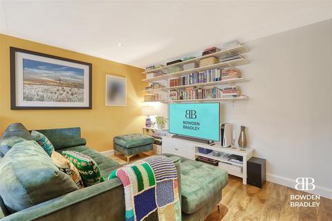 2 bedroom apartment for sale, Westbury Road, Walthamstow