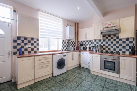 2 bedroom end of terrace house for sale, Boothtown Road, Boothtown, Halifax