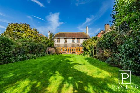 6 bedroom detached house for sale, Winchester Road, Frinton-On-Sea