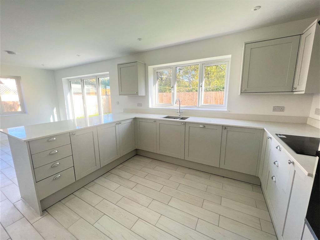 Woodland Walk, Thorpe Road, Kirby Cross, CO13 3 bed detached bungalow