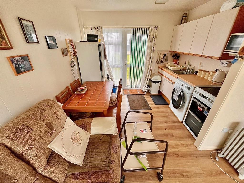 Kitchen/Dining Area