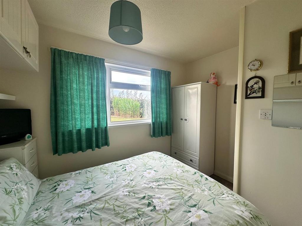 Bedroom 1.jpg