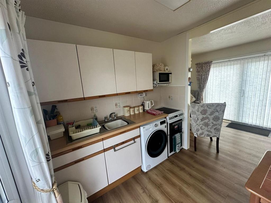 Kitchen area.jpg
