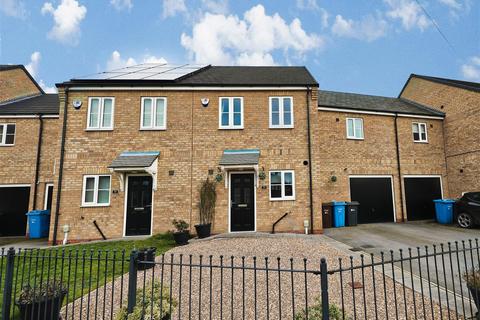 3 bedroom terraced house for sale, Lythe Avenue, Hull