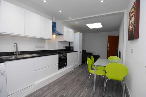 4 bedroom house share to rent, 61B Ebrington
