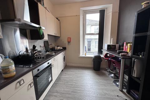 3 bedroom house share to rent, 49A Durham Avenue