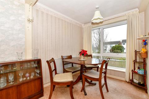 19 Upton Dene, Sutton, SM2 6TA