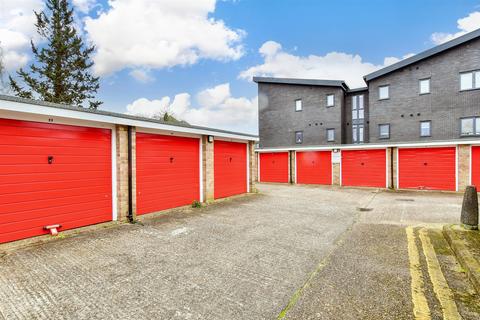 19 Upton Dene, Sutton, SM2 6TA