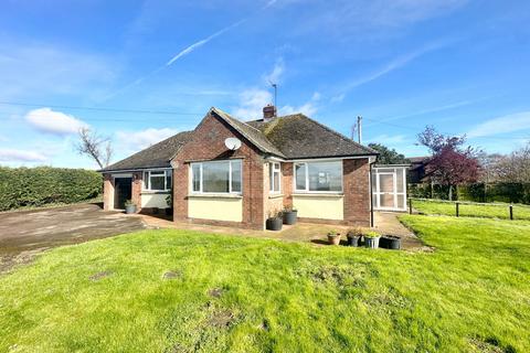 3 bedroom bungalow to rent, Flowers Leaze, Awre, Newnham