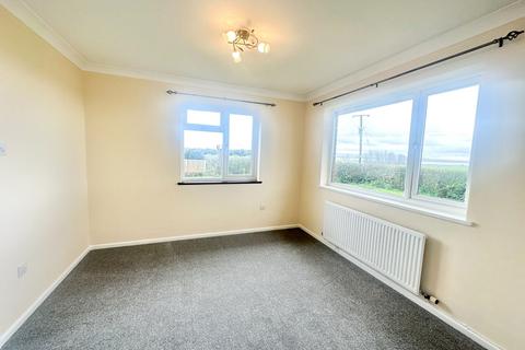 3 bedroom bungalow to rent, Flowers Leaze, Awre, Newnham