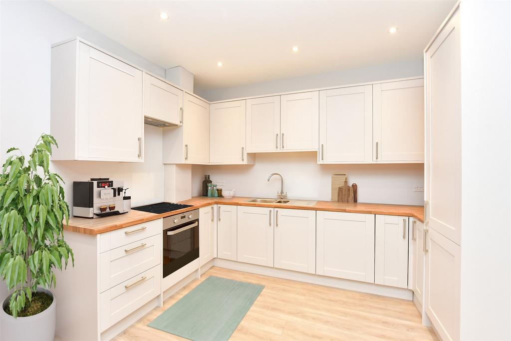 Bow Road, Wateringbury, Maidstone, Kent 3 bed end of terrace house for