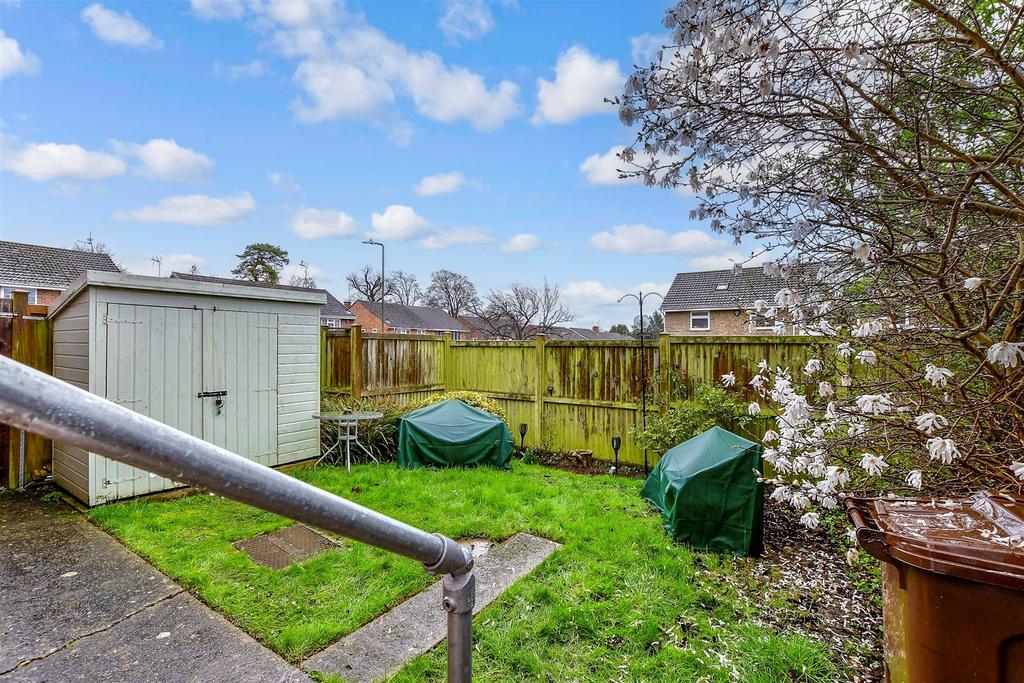 Birchington Close, Maidstone, Kent 2 bed ground floor flat for sale £