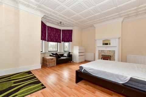 4 bedroom end of terrace house for sale, Park View Road, Welling, Kent