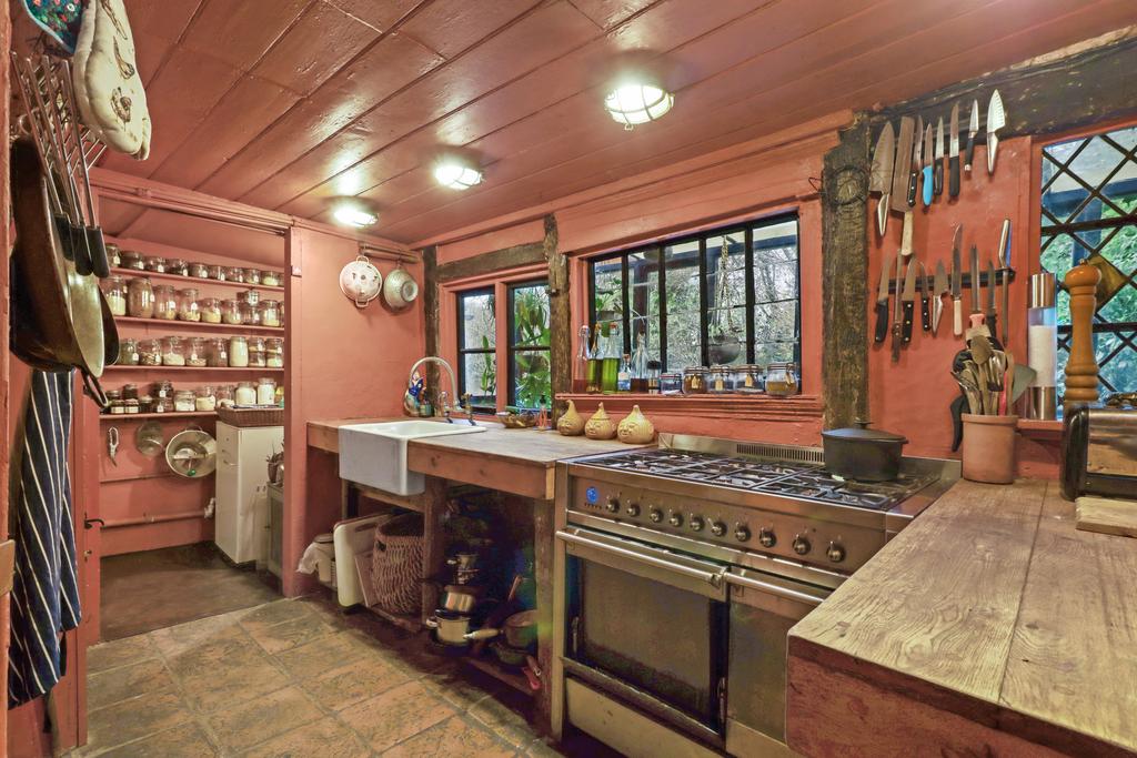 Kitchen IMG 1990