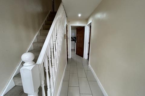 6 bedroom detached house to rent, Hall Street, Walsall WS2