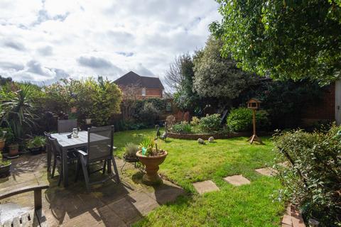 31 John Dutton Way, Kennington, Ashford, TN24 9PW