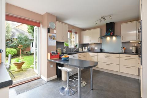 31 John Dutton Way, Kennington, Ashford, TN24 9PW