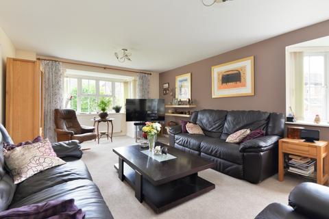 31 John Dutton Way, Kennington, Ashford, TN24 9PW