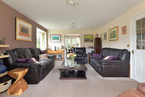 31 John Dutton Way, Kennington, Ashford, TN24 9PW