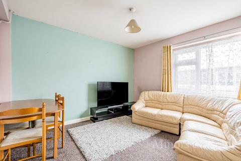 2 bedroom maisonette to rent, London Road North, Lowestoft, NR32