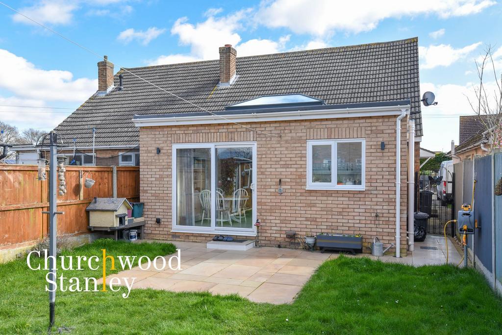 Cottage Grove, ClactonOnSea, CO16 3 bed semidetached bungalow for