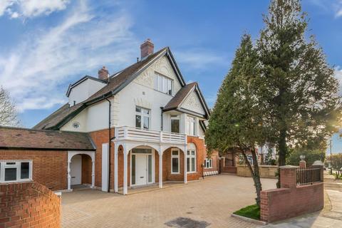 1 bedroom flat for sale, Blenheim Road, Raynes Park