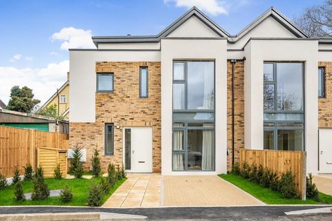 3 bedroom semi-detached house for sale, Blenheim Close, Raynes Park