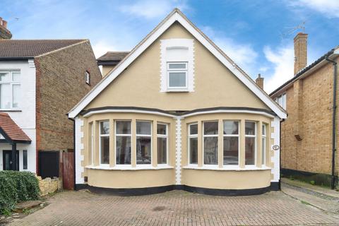 4 bedroom detached house for sale, Westbourne Grove, Westcliff-on-sea, SS0