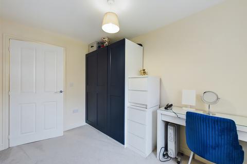 2 bedroom flat for sale - Kirby Drive, Bramley, RG26