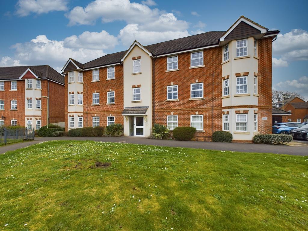 Kirby Drive, Bramley, RG26 2 bed flat for sale £215,000