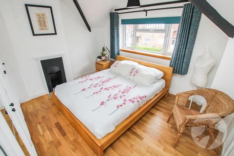 174 Eltham Palace Road, London, SE9 5LZ