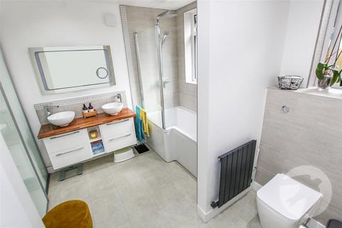 174 Eltham Palace Road, London, SE9 5LZ