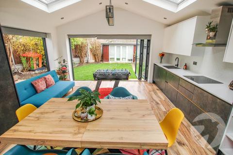 174 Eltham Palace Road, London, SE9 5LZ