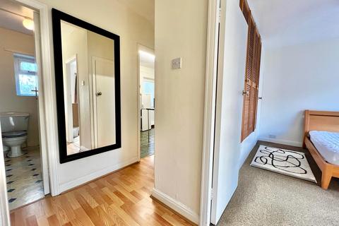 2 bedroom flat to rent - Redesdale Gardens, Leeds, West Yorkshire, UK, LS16