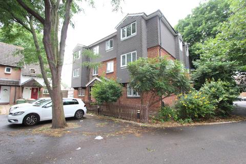 1 bedroom flat to rent, Emerald Close, London, E16