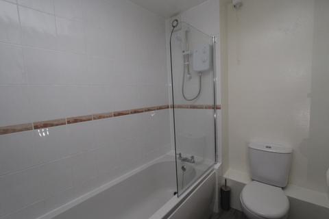 1 bedroom flat to rent, Emerald Close, London, E16