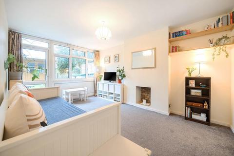 2 bedroom flat for sale, Birkwood Close, Balham