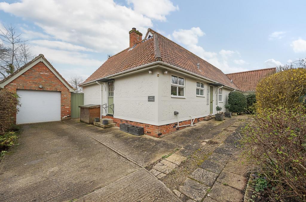 St. Peters, Monks Eleigh, Ipswich, Suffolk, IP7 2 bed bungalow for sale