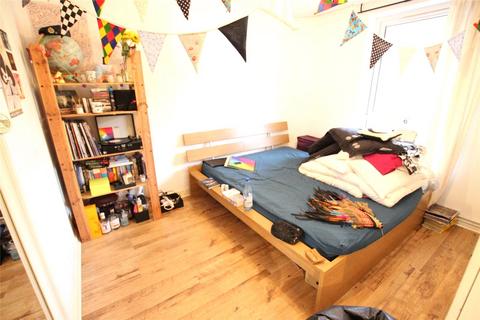 1 bedroom in a house share to rent - Pigott Street, London, E14