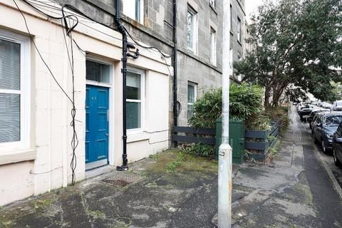 Studio to rent, Spey Terrace, Edinburgh EH7