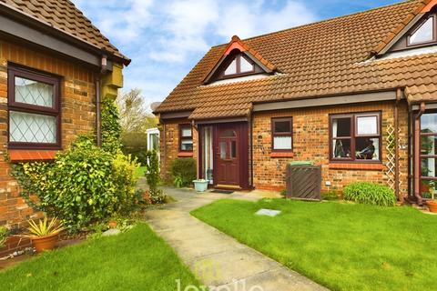 2 bedroom semi-detached bungalow for sale, Meadow View, Cleethorpes DN35