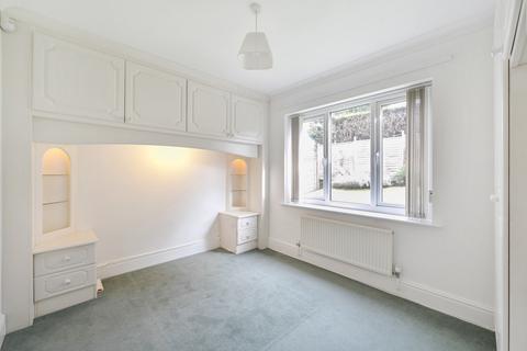 2 bedroom flat for sale - Compton Court, Collingham, Wetherby, West Yorkshire, LS22