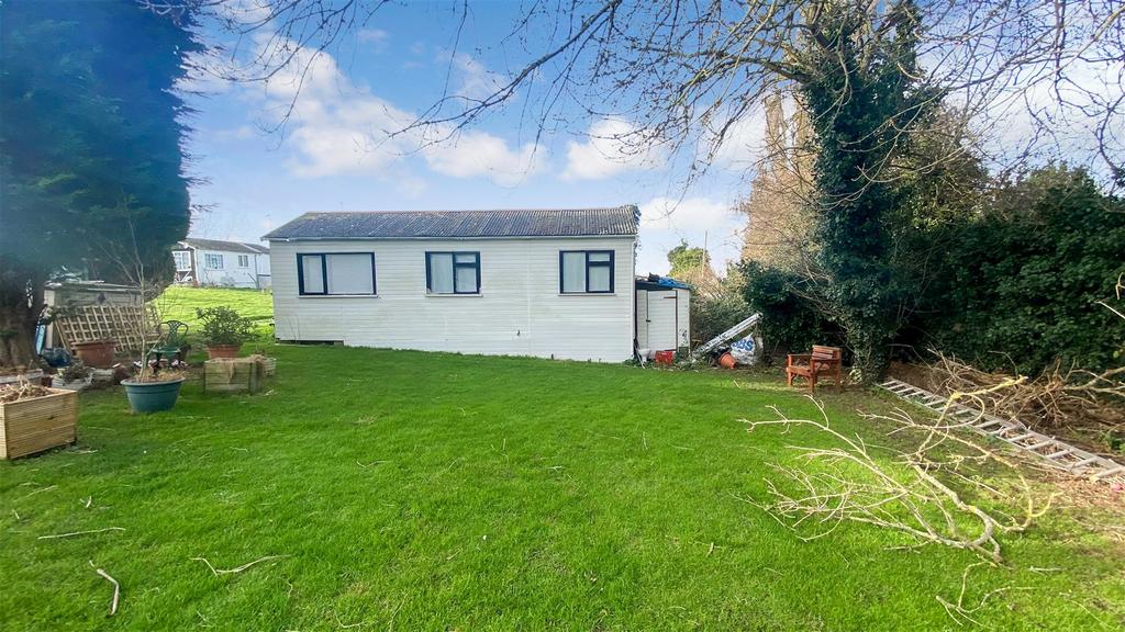 Fourth Avenue, Eastchurch, Sheerness... 2 bed park home for sale £27,500