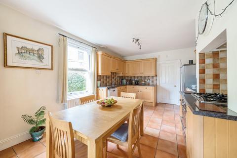 25 Bloomfield Avenue, Bath, BA2 3AB