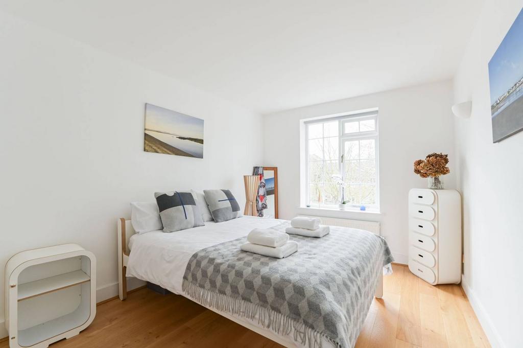 Dockers Tanner Road, Isle Of Dogs, London, E14 2 bed flat for sale - £ ...