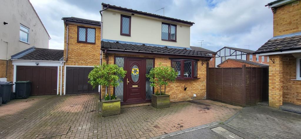 Extended 4 Bedroom Detached for Sale in Wigmore