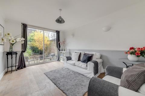 3 bedroom terraced house for sale - Arnhem Way, London, SE22