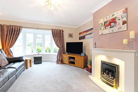 4 bedroom semi-detached house for sale - The Spinney, Wakefield, West Yorkshire, WF2