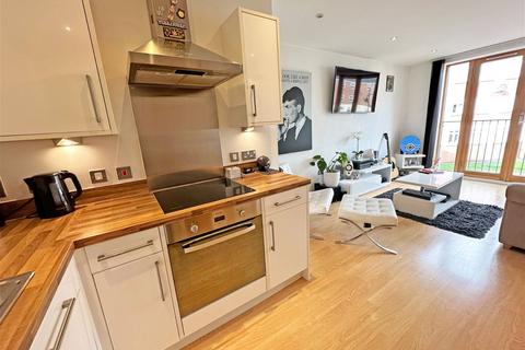 1 bedroom flat for sale, Cornwood House, Rumbush Lane, Dickens Heath, B90 1TJ