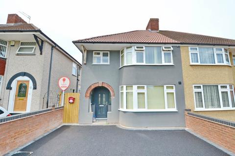 6 bedroom semi-detached house to rent, Thirlmere Road, Patchway